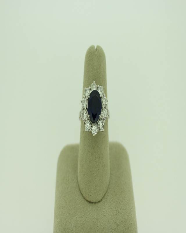 PLATINUM OVAL SAPPHIRE & DIA